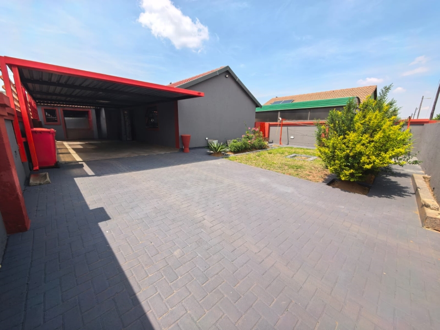 3 Bedroom Property for Sale in Golden Gardens Gauteng