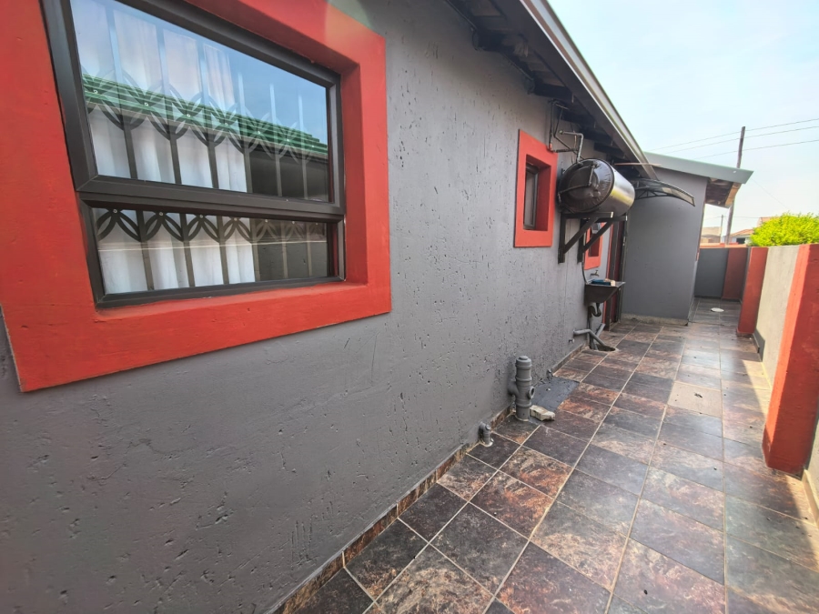 3 Bedroom Property for Sale in Golden Gardens Gauteng