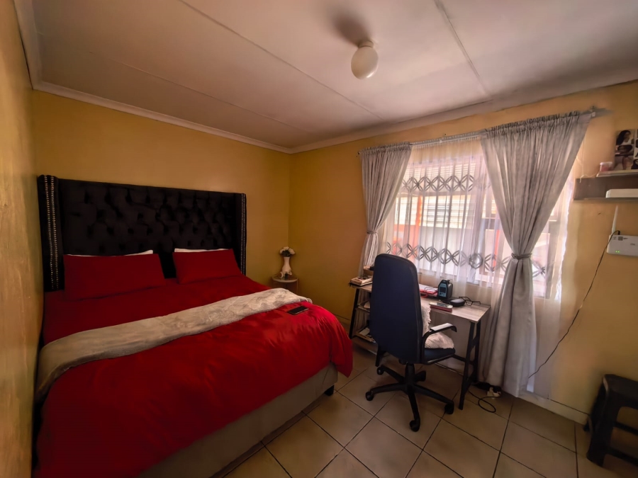 3 Bedroom Property for Sale in Golden Gardens Gauteng