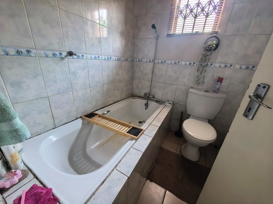 3 Bedroom Property for Sale in Golden Gardens Gauteng