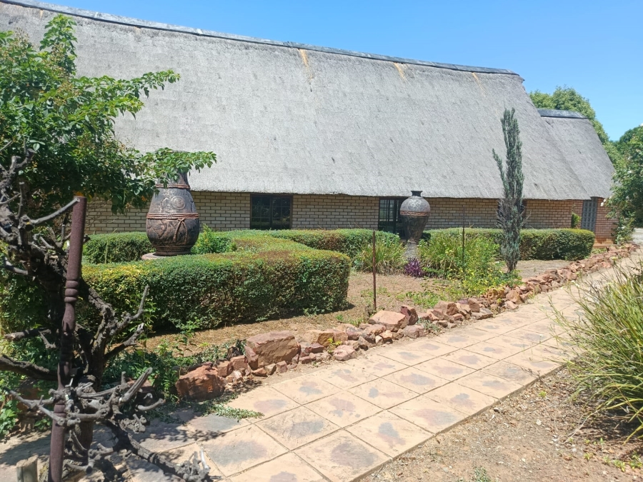 4 Bedroom Property for Sale in Unitas Park Gauteng