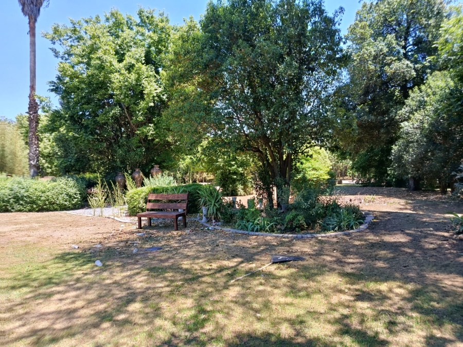 4 Bedroom Property for Sale in Unitas Park Gauteng
