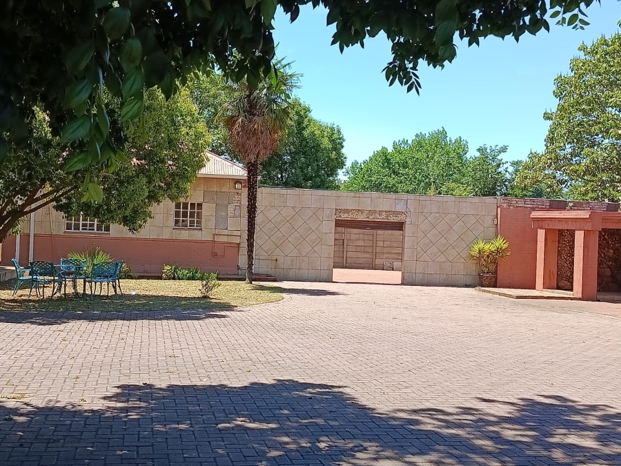 4 Bedroom Property for Sale in Unitas Park Gauteng
