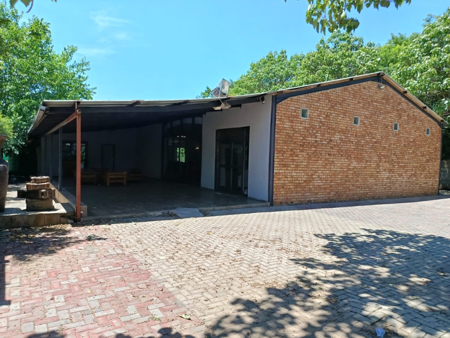 4 Bedroom Property for Sale in Unitas Park Gauteng