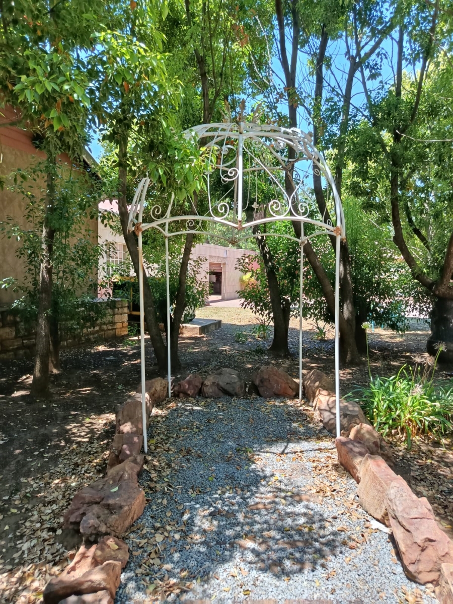4 Bedroom Property for Sale in Unitas Park Gauteng