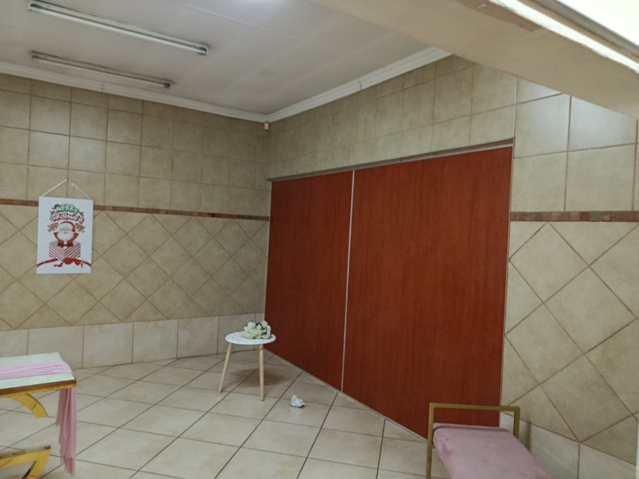 4 Bedroom Property for Sale in Unitas Park Gauteng