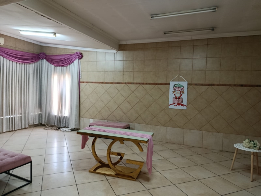 4 Bedroom Property for Sale in Unitas Park Gauteng