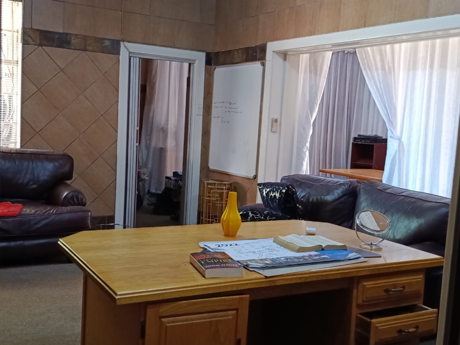 4 Bedroom Property for Sale in Unitas Park Gauteng