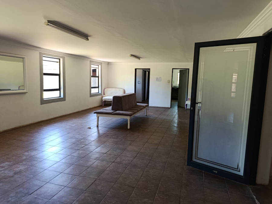 4 Bedroom Property for Sale in Unitas Park Gauteng