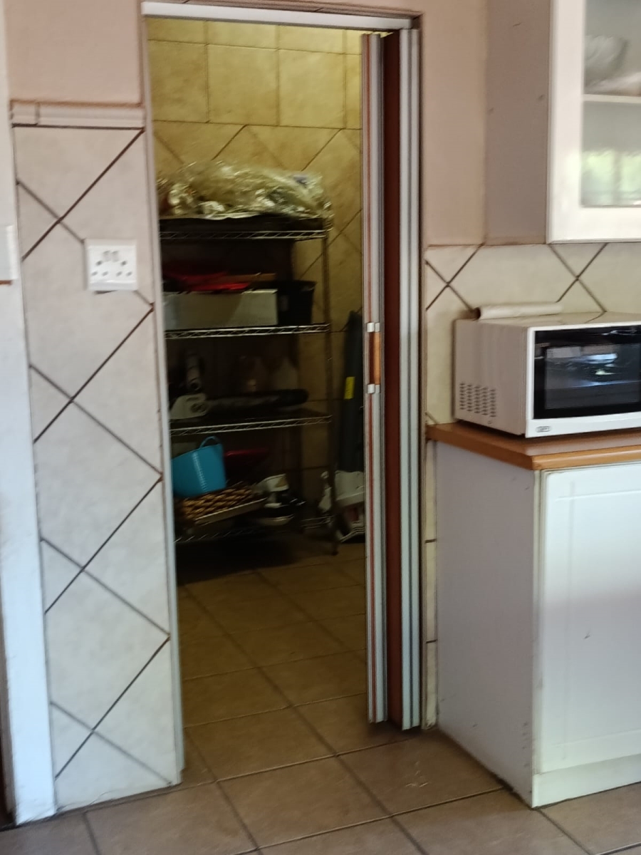 4 Bedroom Property for Sale in Unitas Park Gauteng
