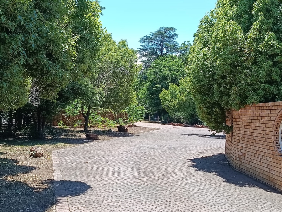 4 Bedroom Property for Sale in Unitas Park Gauteng