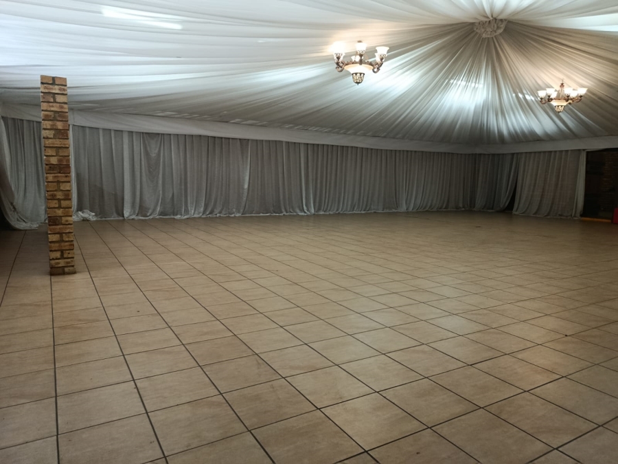4 Bedroom Property for Sale in Unitas Park Gauteng