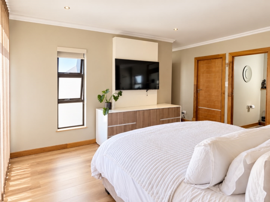 3 Bedroom Property for Sale in Hurlingham Gauteng