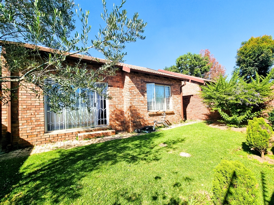 2 Bedroom Property for Sale in Noordwyk Gauteng