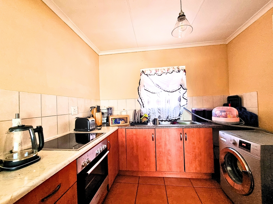 2 Bedroom Property for Sale in Noordwyk Gauteng