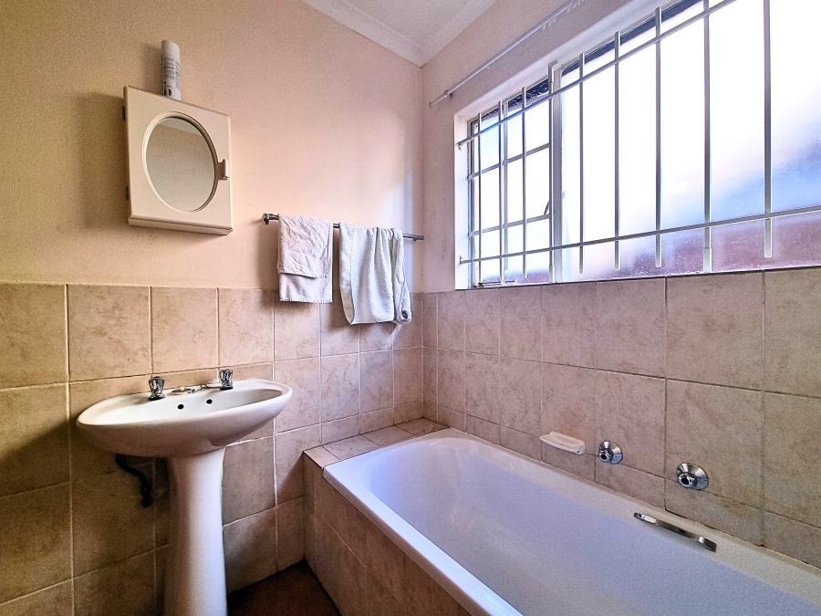 2 Bedroom Property for Sale in Noordwyk Gauteng