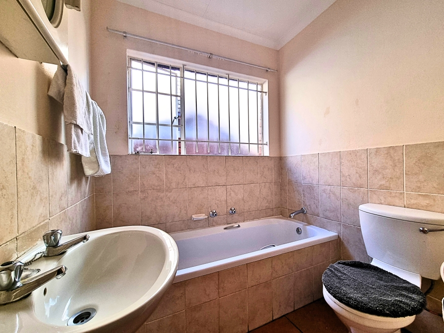 2 Bedroom Property for Sale in Noordwyk Gauteng