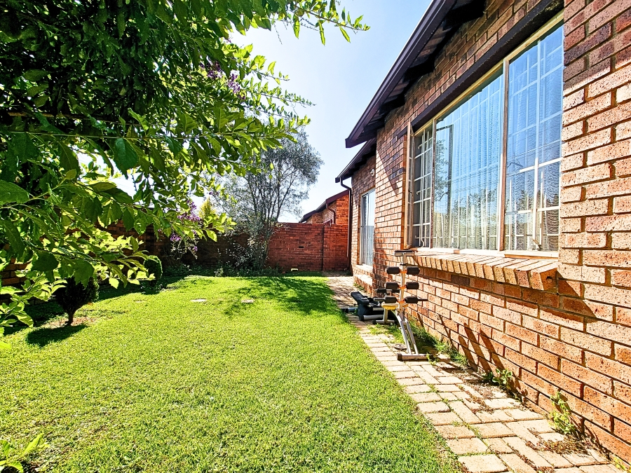 2 Bedroom Property for Sale in Noordwyk Gauteng