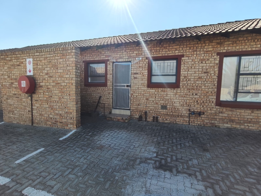 To Let 2 Bedroom Property for Rent in Riversdale Gauteng