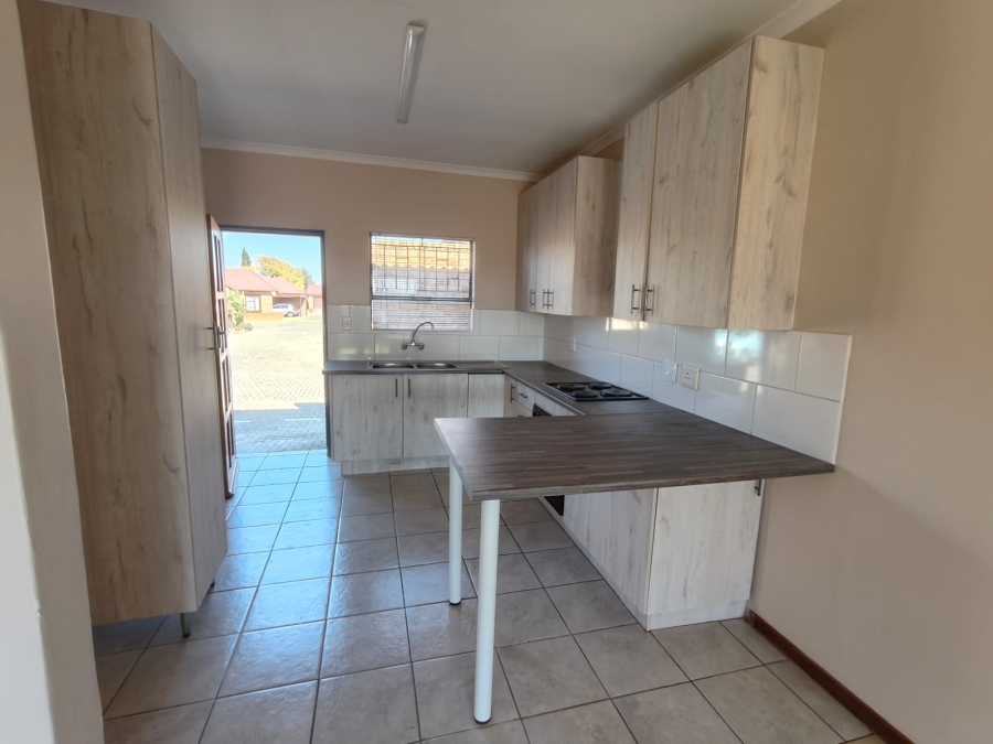 To Let 2 Bedroom Property for Rent in Riversdale Gauteng