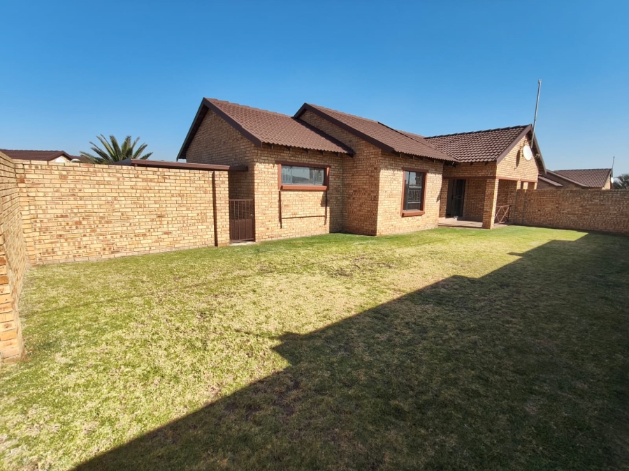 To Let 2 Bedroom Property for Rent in Riversdale Gauteng