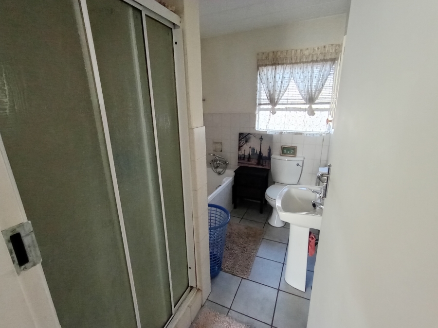 To Let 1 Bedroom Property for Rent in Witfield Gauteng