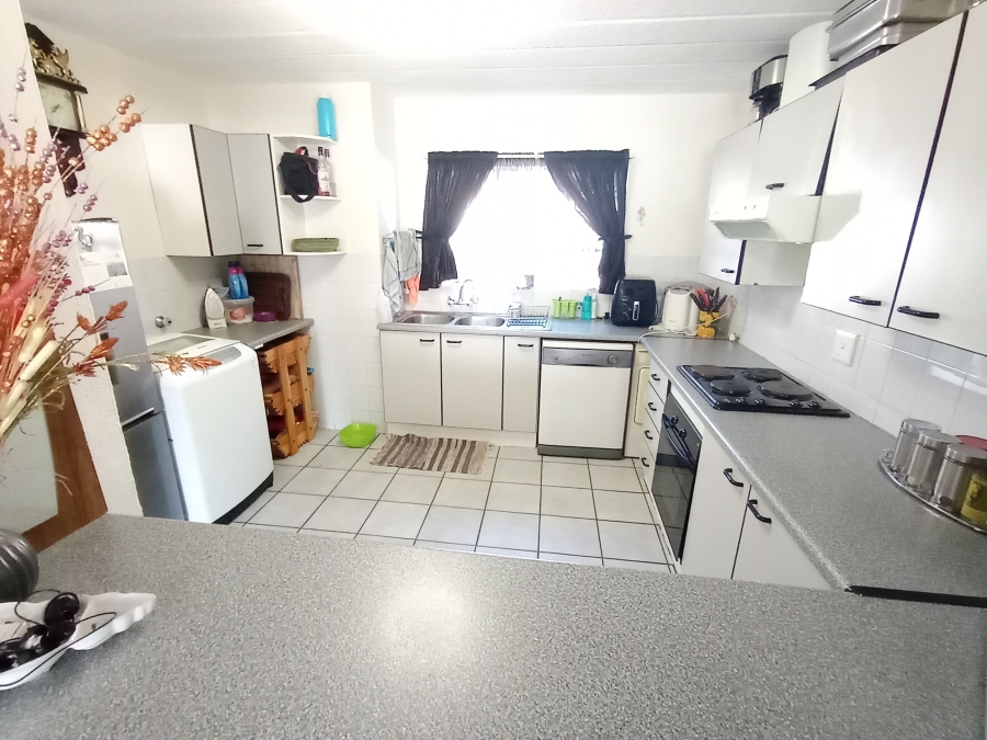 To Let 1 Bedroom Property for Rent in Witfield Gauteng