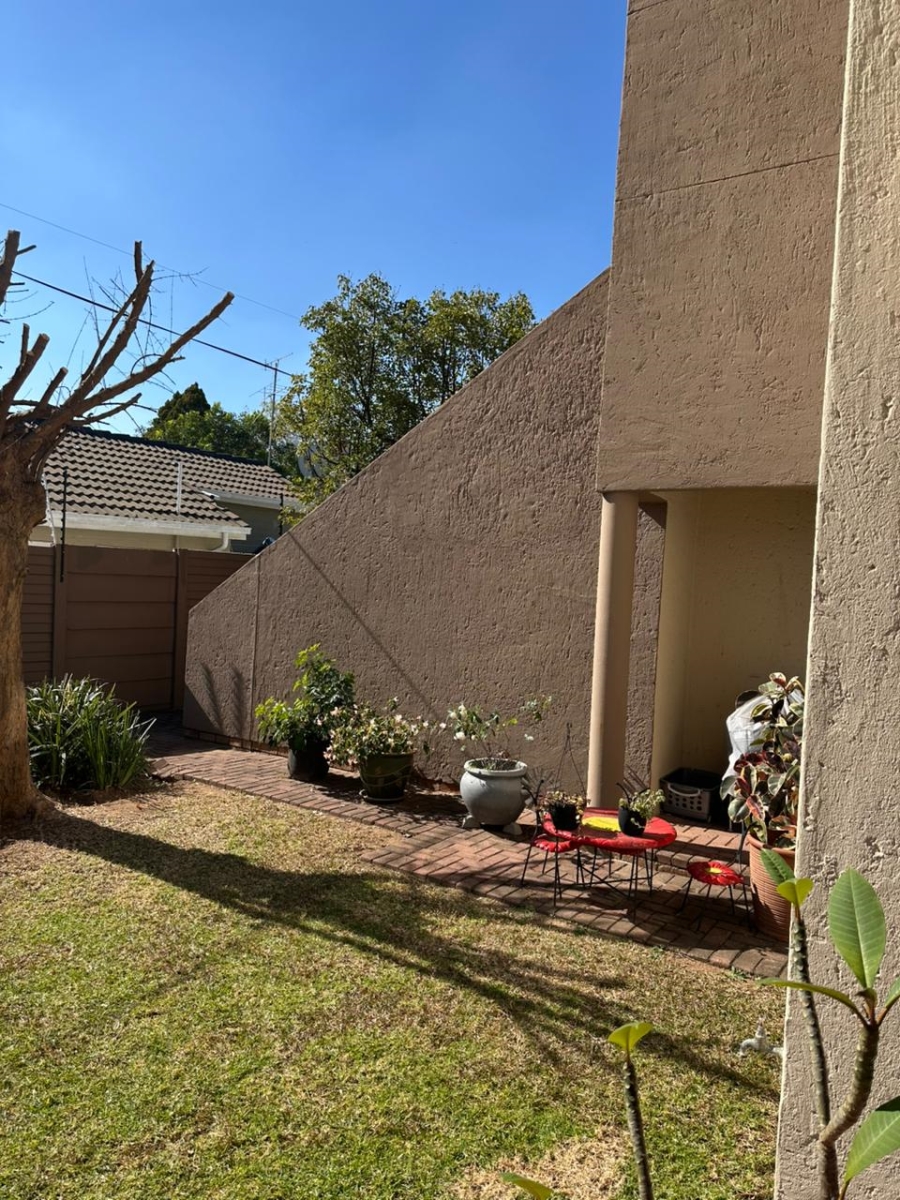 2 Bedroom Property for Sale in Sunninghill Gauteng