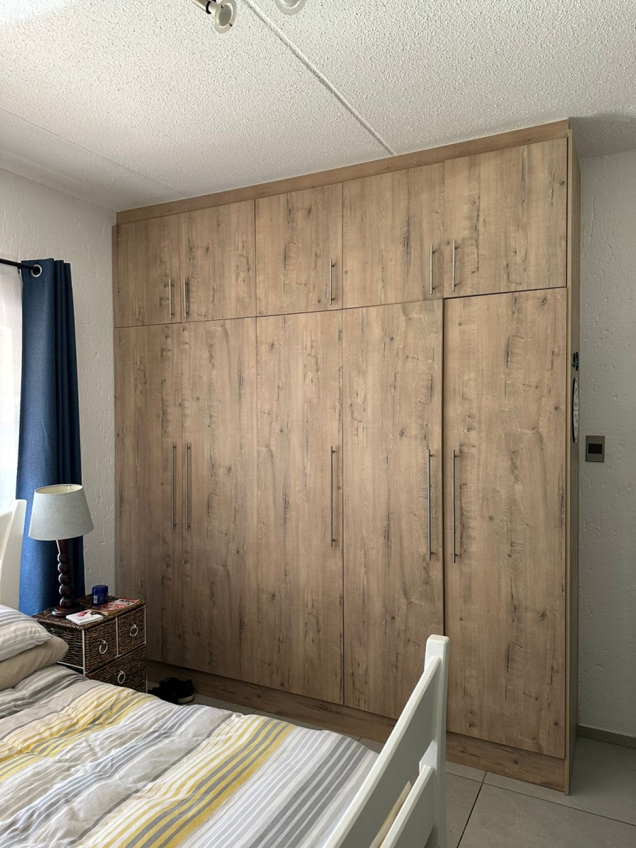 2 Bedroom Property for Sale in Sunninghill Gauteng