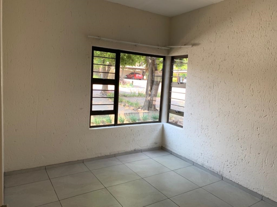 2 Bedroom Property for Sale in Sunninghill Gauteng