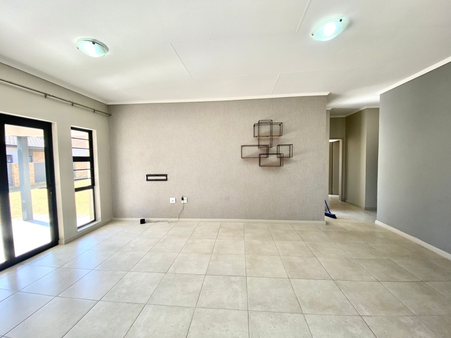 To Let 3 Bedroom Property for Rent in Amberfield Gauteng