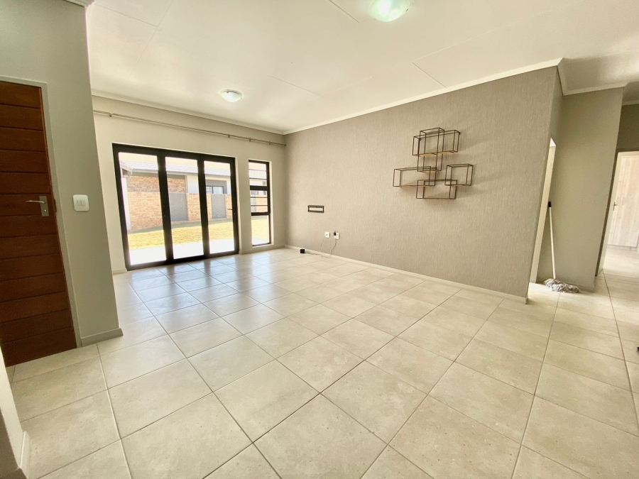 To Let 3 Bedroom Property for Rent in Amberfield Gauteng