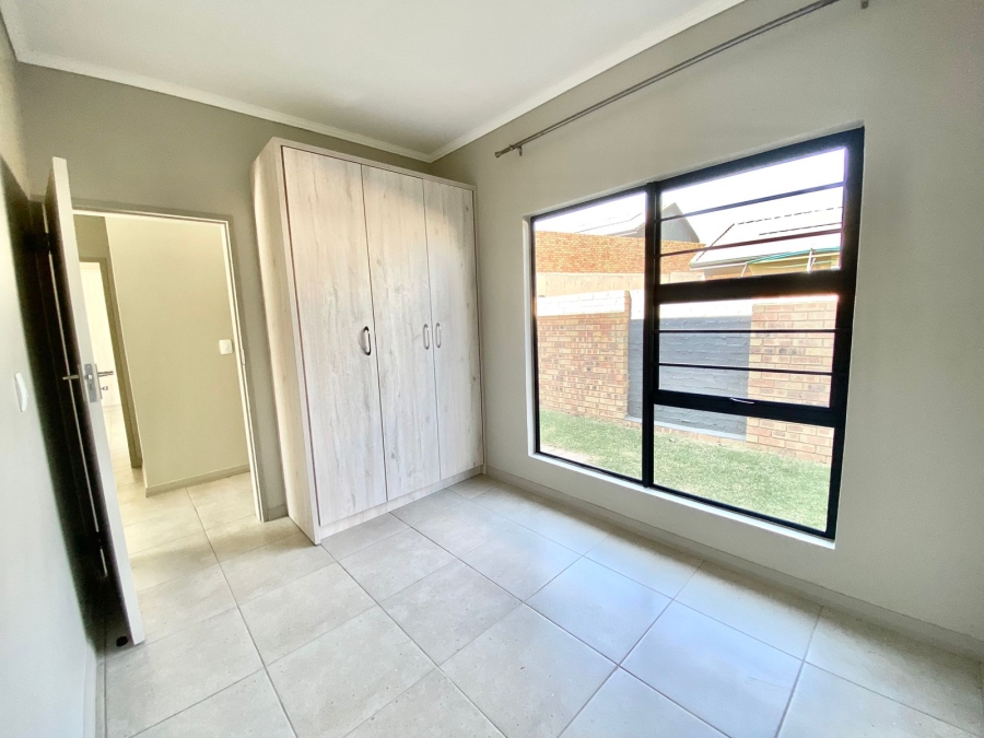 To Let 3 Bedroom Property for Rent in Amberfield Gauteng