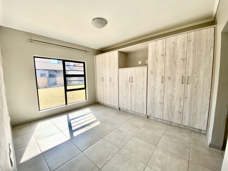To Let 3 Bedroom Property for Rent in Amberfield Gauteng