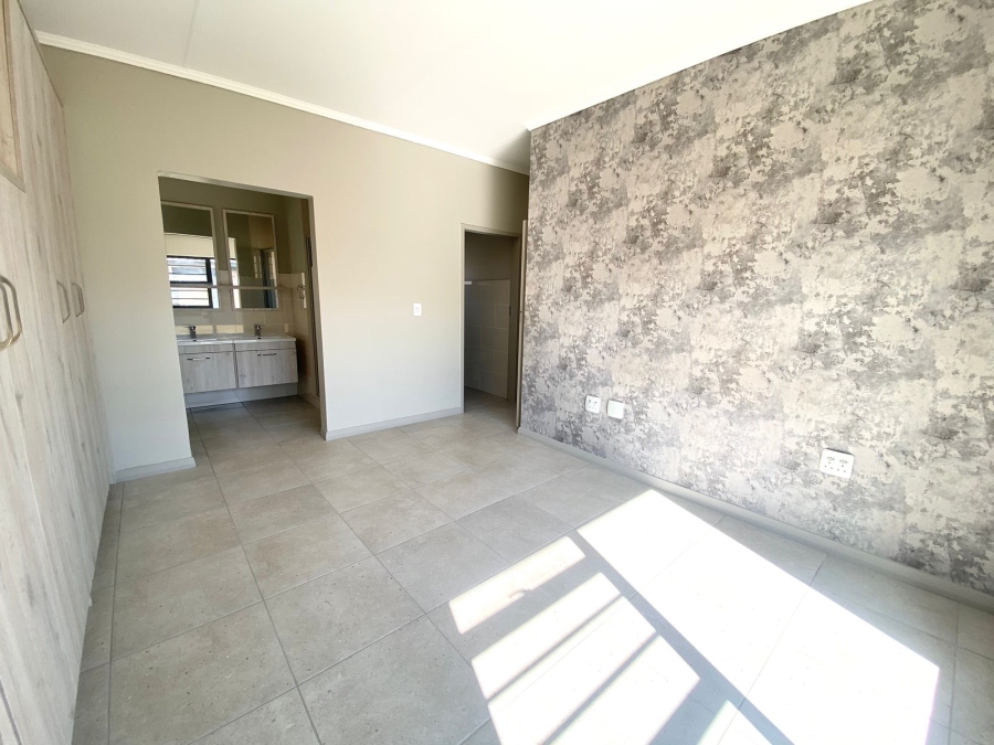 To Let 3 Bedroom Property for Rent in Amberfield Gauteng
