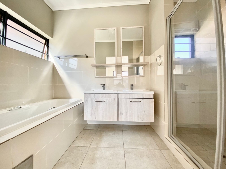 To Let 3 Bedroom Property for Rent in Amberfield Gauteng