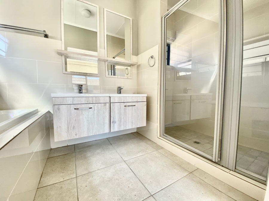 To Let 3 Bedroom Property for Rent in Amberfield Gauteng