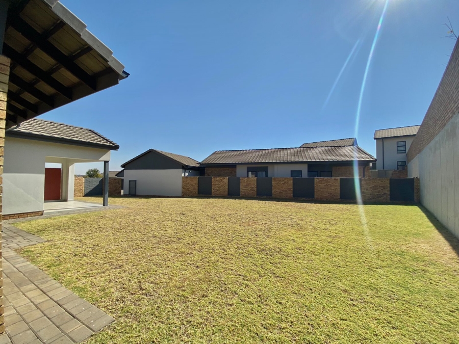 To Let 3 Bedroom Property for Rent in Amberfield Gauteng