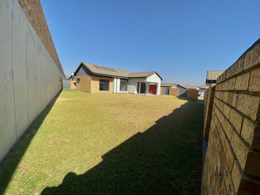 To Let 3 Bedroom Property for Rent in Amberfield Gauteng