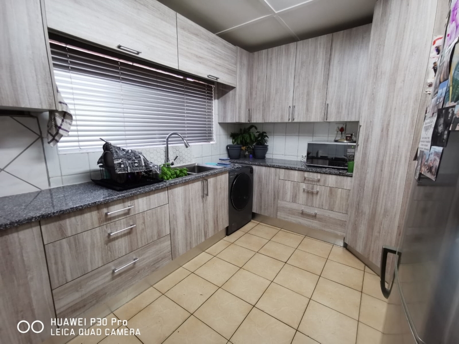 To Let 2 Bedroom Property for Rent in Dalview Gauteng