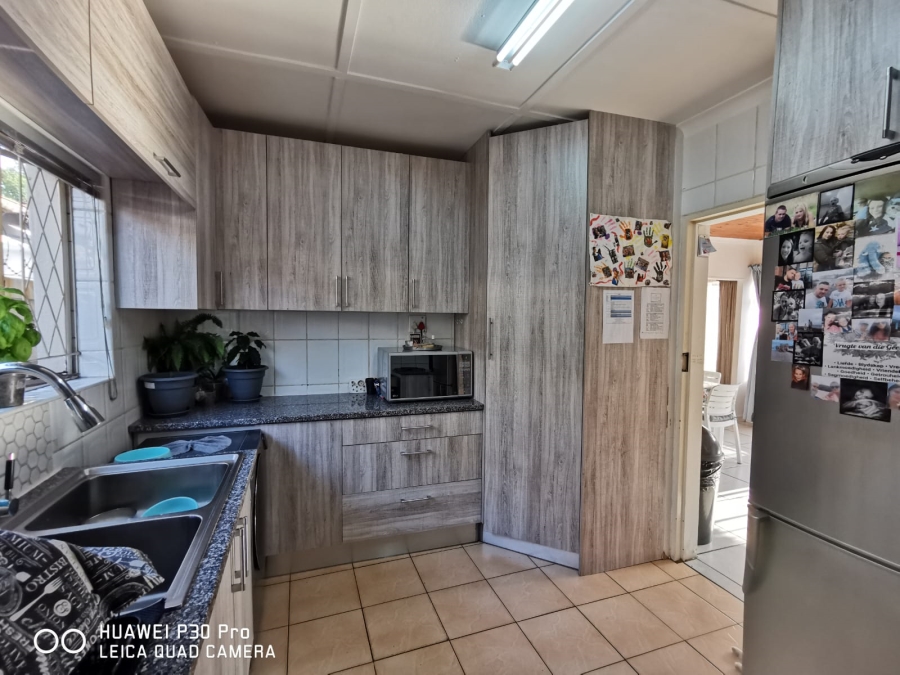 To Let 2 Bedroom Property for Rent in Dalview Gauteng