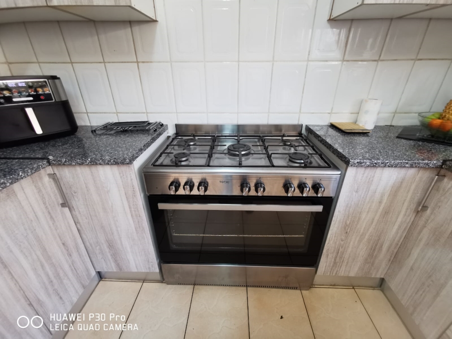 To Let 2 Bedroom Property for Rent in Dalview Gauteng