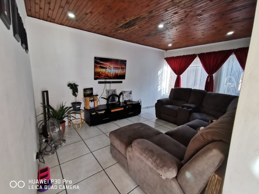 To Let 2 Bedroom Property for Rent in Dalview Gauteng