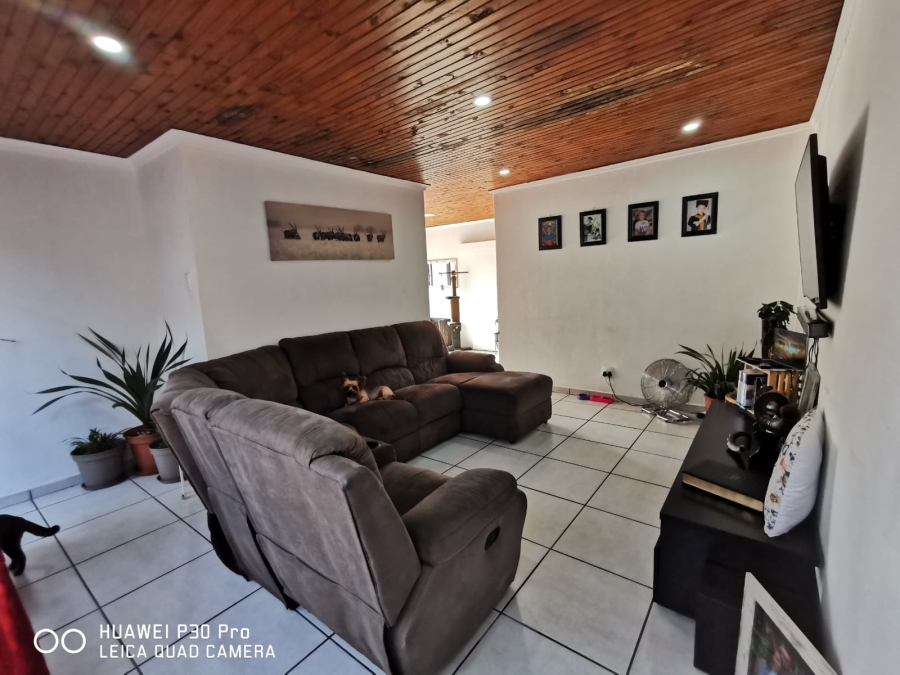 To Let 2 Bedroom Property for Rent in Dalview Gauteng