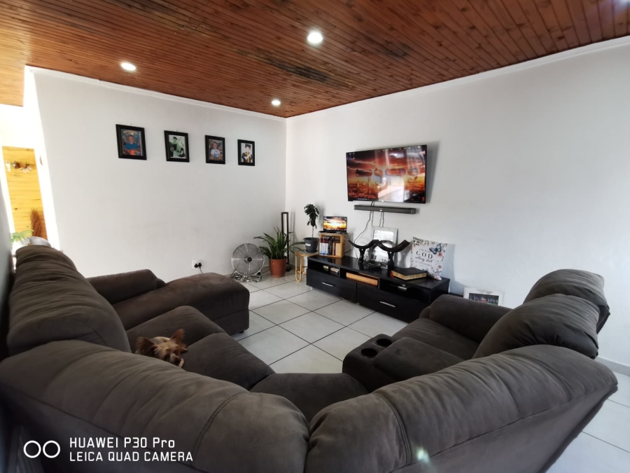 To Let 2 Bedroom Property for Rent in Dalview Gauteng