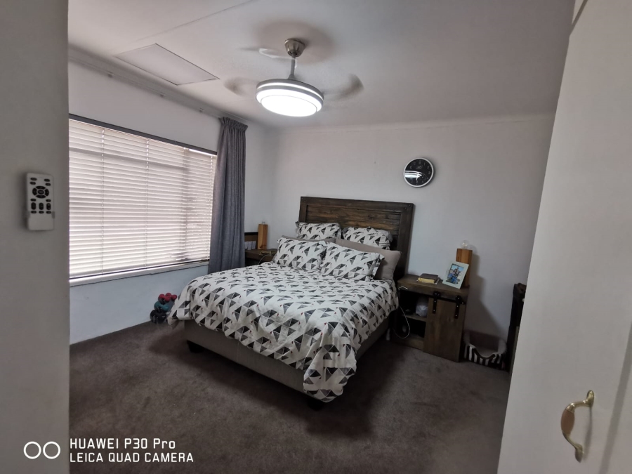 To Let 2 Bedroom Property for Rent in Dalview Gauteng