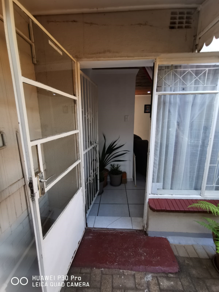 To Let 2 Bedroom Property for Rent in Dalview Gauteng