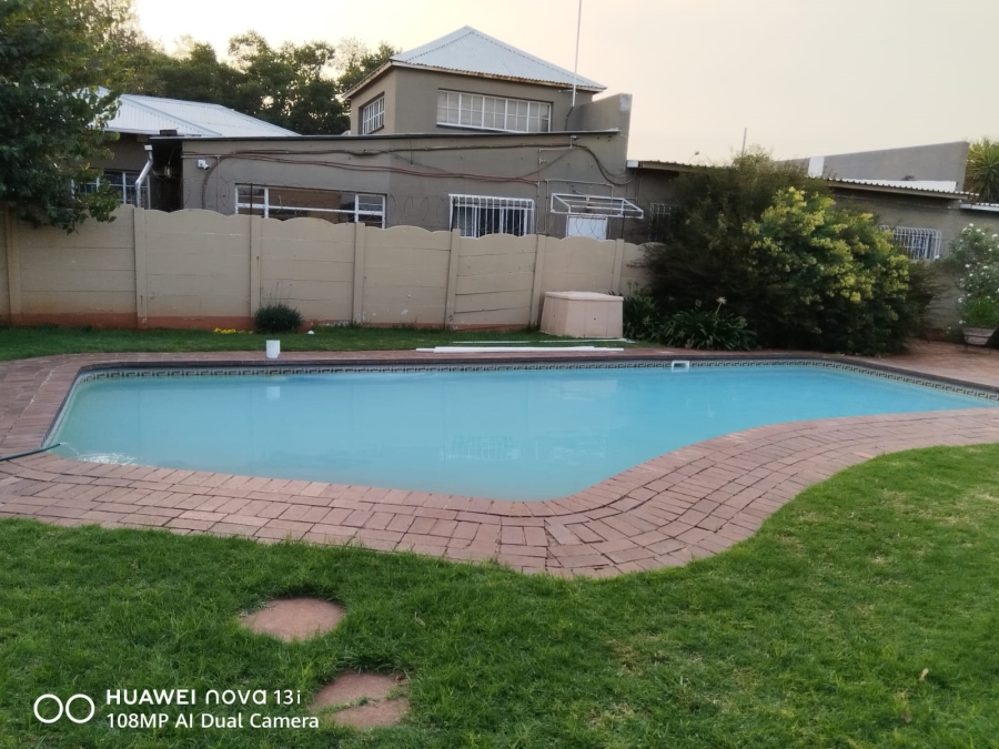 To Let 2 Bedroom Property for Rent in Dalview Gauteng