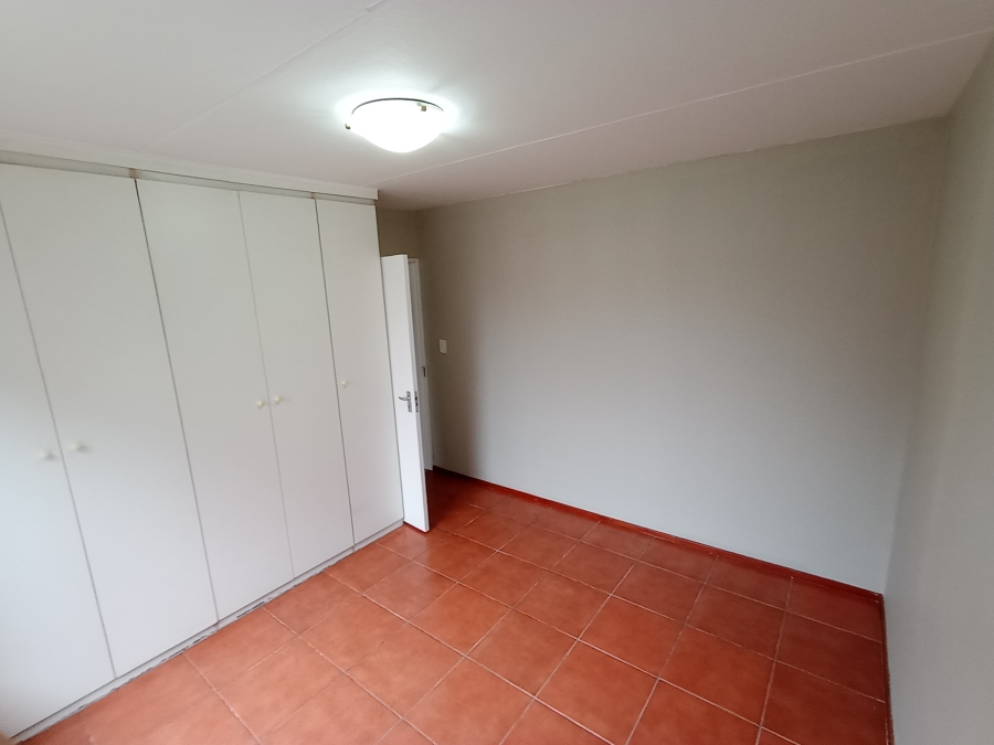 To Let 2 Bedroom Property for Rent in Glen Marais Gauteng