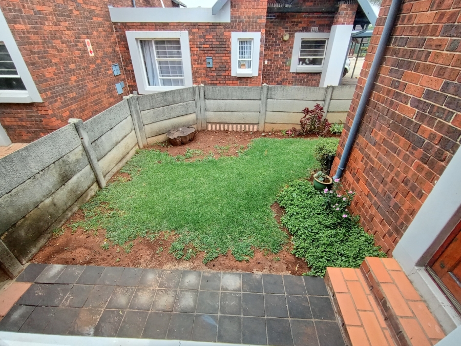 To Let 2 Bedroom Property for Rent in Glen Marais Gauteng